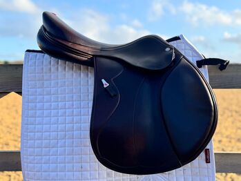 Equipe Synergy M+1 Brown leather Jump Saddle, Equipe Synergy , Jo Byrne, Siodła skokowe, Northcote Manor