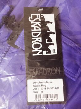 Eskadron Abschwitzdecke 135 cm M purple Dynamic Dura Emblem Eskadron Dynamic Dura Emblem  Abschwitzdecke Dura Emblem 