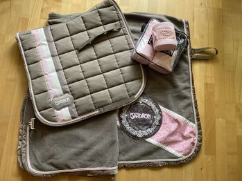 Eskadron Classic Sports 2017 Dressur-Set ChocoChip Powderrose WB, Eskadron  Classic Sports 2017, Anja Gersch, Dressage Pads, Berlin 