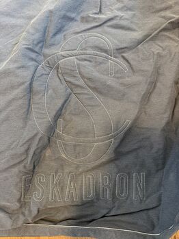 Eskadron Classic Sports Abschwitzdecke Denim Steel Blue FS 2025 - Größe XXL Eskadron Eskadron Classic Sports Abschwitzdecke Denim Steel Blue FS 2025 - Größe XXL