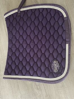 Eskadron Cotton Emblem Plum Lila Dressur Schabracke DL, Eskadron Cotton Emblem, AJ, Dressage Pads, Bad Zwischenahn