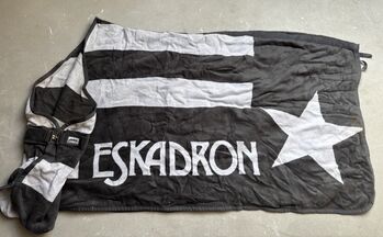 Eskadron Dralon Abschwitzdecke „Trademark/Star“ Gr. L (145 cm) – Neuwertig! Eskadron Dralon Abschwitzdecke „Trademark/Star“ 