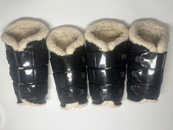 Eskadron FakeFur Dressage Gamaschen Lack schwarz WB 4er Set, Eskadron, Anna, Tendon Boots, Schorndorf