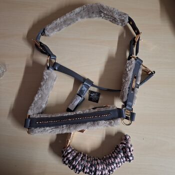 Eskadron FauxFur Halfter WB Basalt Grey mit Strick, Eskadron , ADN, Halfter, Duisburg