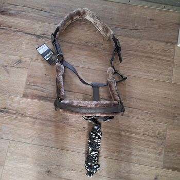 Eskadron FauxFur Halfter WB Dark Olive mit Strick, Eskadron , ADN, Halfter, Duisburg