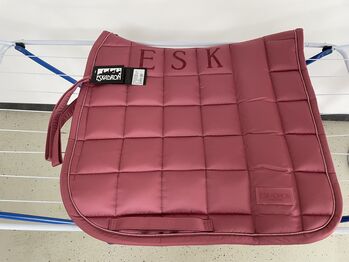 Eskadron Big Square Rouge WB DL mit Bandagen und Tasche, Eskadron Big Square Rouge, Gery, Dressage Pads, Hadersdorf