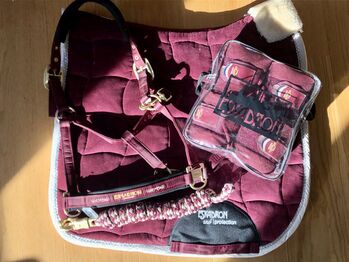 Eskadron Heritage 2016 Merlot Schabracke Halfter Decke Bandagen, Eskadron Heritage 2016, Marie Mewes, Dressage Pads, Teltow 