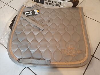 Eskadron Heritage Glossy Brand DL ivorygrey, Eskadron  Heritage Kollektion 20/21, Kiki, Schabracken, Burgwedel