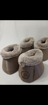 Eskadron Hufglocken Softslate Faux Fur Platinum 2025 – Smoky Taupe – Gr. L – 4 Stück Eskadron  Softslate Faux Fur Platinum 2025
