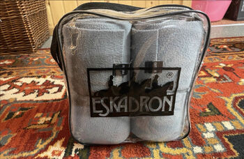 Eskadron/HorseStar DL Schabracke und Bandagen WB Eskadron