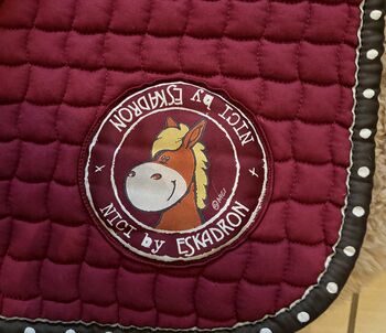 Eskadron Nici Set Burgundy 2014 Schabracke Halfter WB DL DR Eskadron Nici Burgundy 2014
