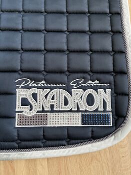 ESKADRON Platinum Schabracke DL Darknavy dunkelblau Glitzer DR Dressur Satteldecke 2017 Eskadron Platinum Glossy