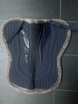 Eskadron Sattelpad WB Full faux fur navy, Eskadron, Andrea, Inne podkładki pod siodło, Nagold