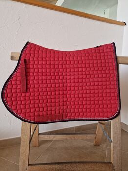 Eskadron schabracke rot, Nina Eigenmann, Dressage Pads, Schweizersholz