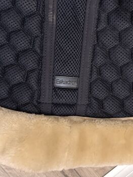 Eskadron Sattelpad Faux Fur Eskadron