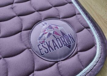 Eskadron Schabracke | Smokingpurple | VS, Eskadron Schabracke Smokingpurple, Kim L., Dressage Pads, Uetersen