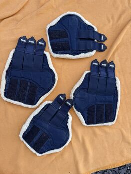 ESKADRON Soft Gamaschen Faux Fur dunkelblau, Eskadron Soft Gamaschen Faux Fur, Daniela, Tendon Boots, Göppingen