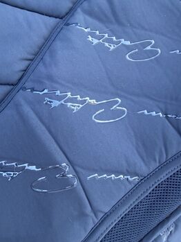 Eskadron Spring Sattelunterlage Softshell Platinum - mit Grip dunnkelblau Eskadron Eskadron Spring Sattelunterlage Softshell Platinum