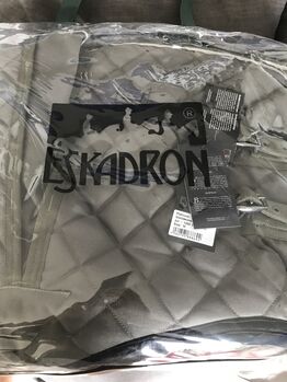 Eskadron Stalldecke Größe M 135cm Oliv NEU Eskadron Platinum 