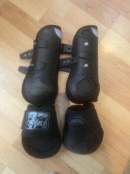 Eskadron tendon and fetlock boots, Eskadron , Chloe , Gamaschen, Staines