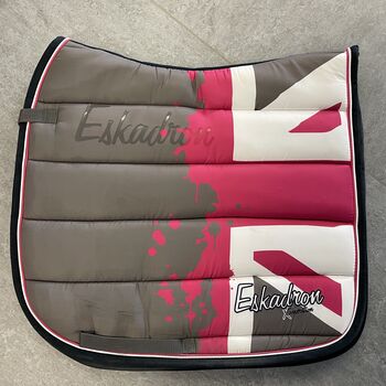 Eskadron UK Style Set, Eskadron UK Style Pad und Haube, Mr and Mrs Button, Dressage Pads, Frankfurt