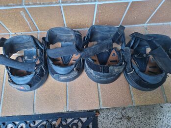 Je ein Paar Hufschuhe swissgaloppers SG5L und SG6L, SwissGaloppers, Katja, Hoof Boots & Therapy Boots, St. Georgen