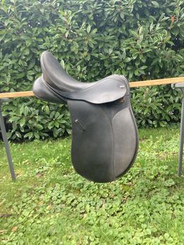 Euroriding Diamant VS Sattel 17‘‘ blauer Knopf Euroriding Euroriding Diamant