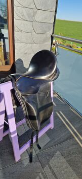 Euroriding Luxor Dressursattel-Sitzgröße 18" Euroriding Luxor