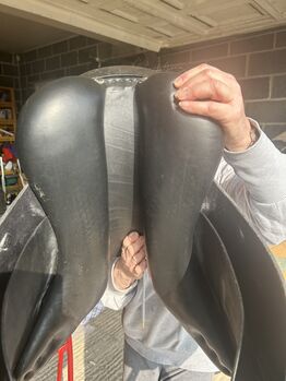 Farringtons dressage saddle, Farringtons , Rachael Henriksen, Other Saddle, West Ella