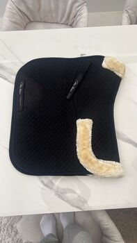 Felix Bühler Dressurschabracke, Felix Bühler Lammfellschabracke, Marie-Therese Grießenböck, Dressage Pads, Jenbach