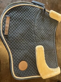 Felix Bühler Schabracke mit Lammfell, Felix Bühler , Soraya, Dressage Pads, Lengerich 
