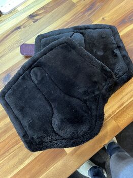 Fellgamschen - neuwertig Br Equestrian Equipment