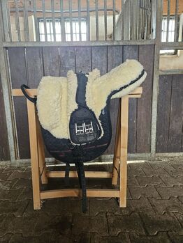 Fellsattel Christ WB Lammfell-Sattelgurt Mattes Dressur-Schabracke Kieffer, Christ Mattes Kieffer, Katja, Fellsattel, St. Georgen