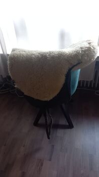 Fellsattel zu verkaufen, Lammfell Natur/ Schwarz  Baumlos , Bianca, Fellsattel, Dortmund