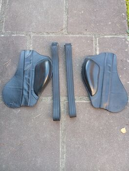 Fender mit Pauschen incl. Riemen schwarz neuwertig Barefoot o.ä., Barefoot Support, S. Voigt, Sattelzubehör, Schönfließ