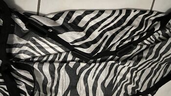 Fliegendecke Zebra - 125cm RugBe - Covalliero Fliegendecke Zebra mit Halsteil und Bauchlatz