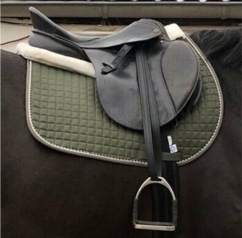 Verkaufe springsattel Royal Saddlery 