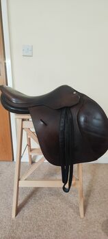 Frederic Butet Jumping Saddle 17.5” Medium fit with cover included, Frederic Butet, Nesta, All Purpose Saddle, High Wycombe