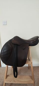 Frederic Butet Jumping Saddle 17.5” Medium fit with cover included Frederic Butet