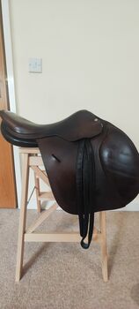 Frederic Butet Jumping Saddle 17.5” Medium fit with cover included, Frederic Butet, Nesta, Siodła wszechstronne, High Wycombe