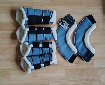 Gamaschenset + Hufglocken Neu Hellblau, Harry's Horse Equestrian Society  Flextrainer Gamaschen , Sandra K., Tendon Boots, Dülmen