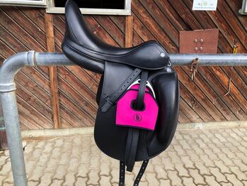 Brandneuer Prestige X-D2D K 181M+1 Dressursattel, Silvia, Dressage Saddle, Basel