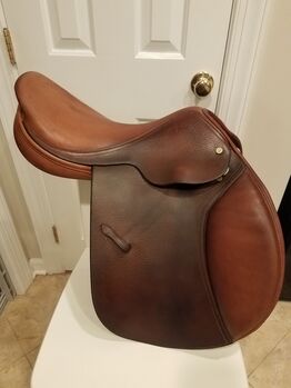 Gorgeous Bruno de Heusch 17 in M Saddle, Bruno de Heusche, K R, Jumping Saddle, Chantilly