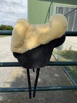 Grandeur Fellsattel "FlowFinder" anthrazit, Grandeur FlowFinder, Sonja, Lambskin Pad, Hornstein
