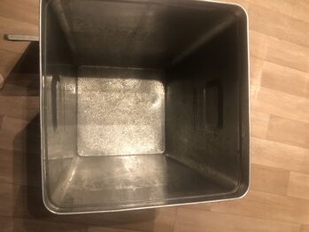 Grundy bin feed storage Grundy