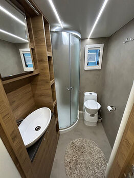 Pferdetransporter Volvo FM 5 Pferde Wohnabteil Popout Solaranlage Wohnmobil Mautfrei Horsetruck Dickenherr Dickenherr