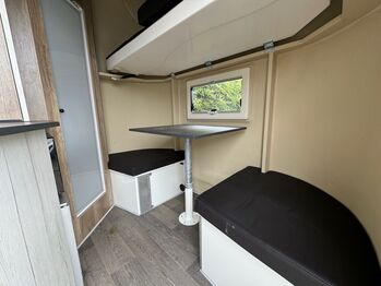 Pferdetransporter 2-Pferdeanhänger mit Seitenrampe und Wohnung Dickenherr Dickenherr