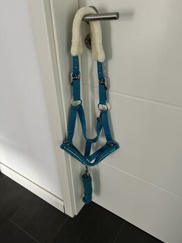 Halfter Türkis mit Strass und Lammfell Krämer