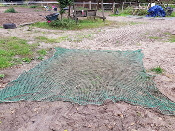 Heunetz für Rundballenraufe, Jenny Scheffel , Hay Nets, Bags & Rags, Hitzacker 