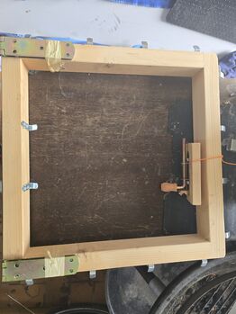 Heunetzhalter Wandmontage Schreinerei  Heunetzhalter 